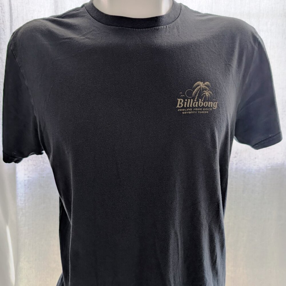 Billabong Men’s L Tee Dark Indigo — “Feeling Free Since Seventy Three” Palm & Su